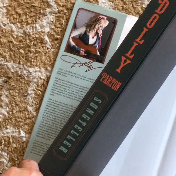 Dolly Parton, Songteller: My Life in Lyrics book Coffee table book - Picture 10 of 10